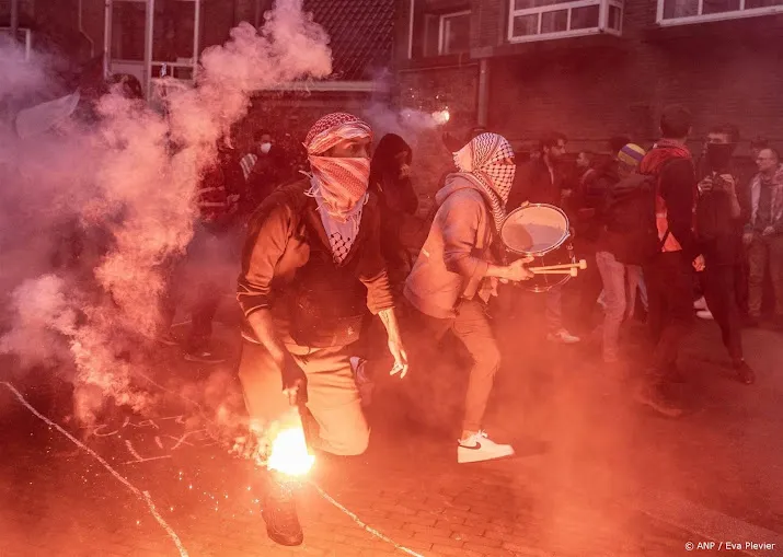 nog geen mannen opgepakt die slaags raakten met uva betogers