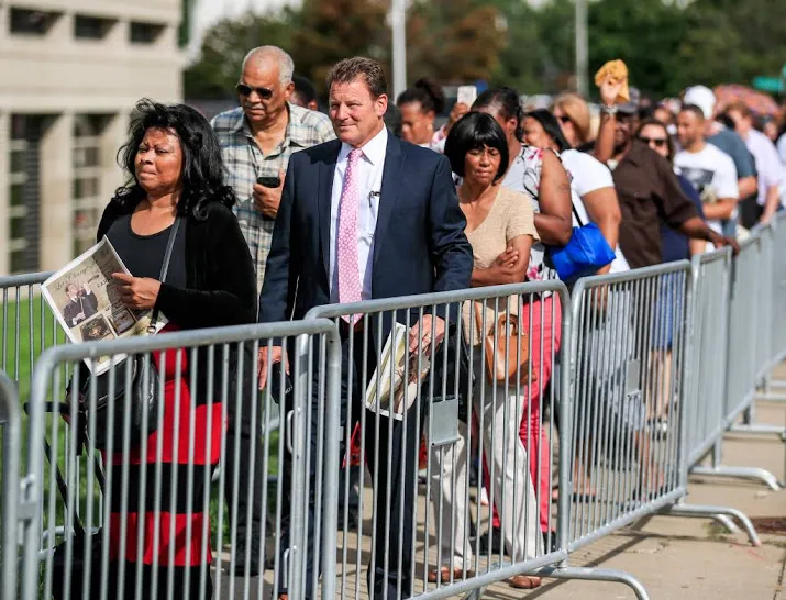 nog steeds lange rijen voor aretha franklin