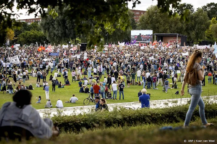 nog steeds mobiele eenheid rond dam na woonprotest