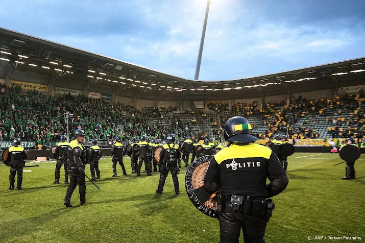 nog vijftien arrestaties voor supportersrellen bij ado den haag