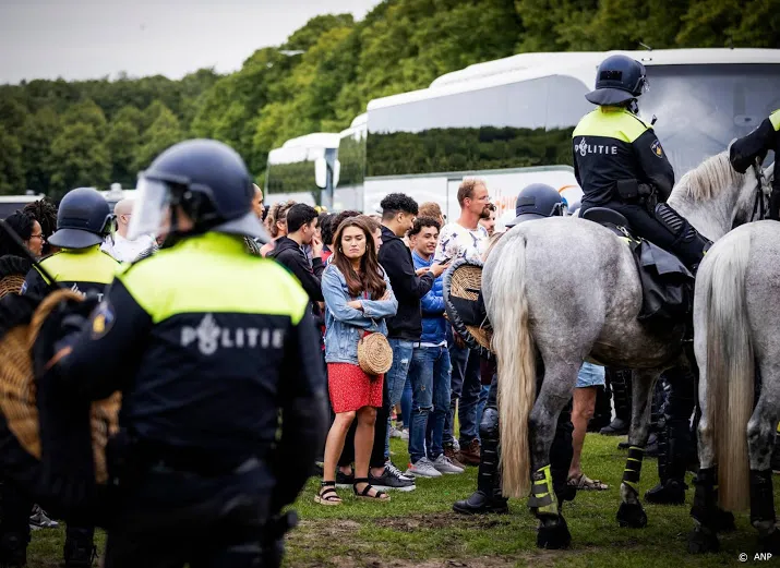 nog zes aanhoudingen na rellen malieveld