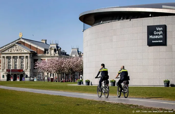 noodbevel afgekondigd verblijf op museumplein verboden