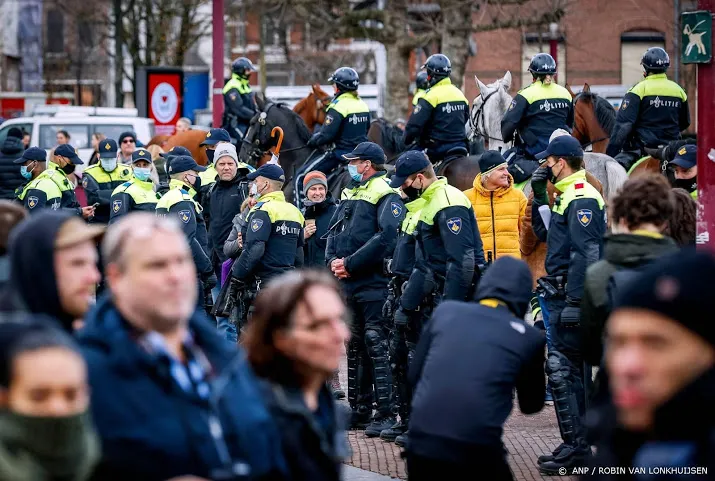 noodbevel afgekondigd voor museumplein iedereen moet weg