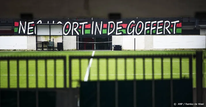 noodbevel van kracht tijdens voetbalduel nec roda jc