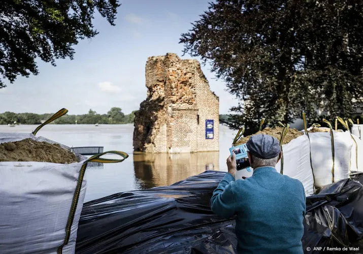 nooddijk in limburgse dorp horn heeft het begeven