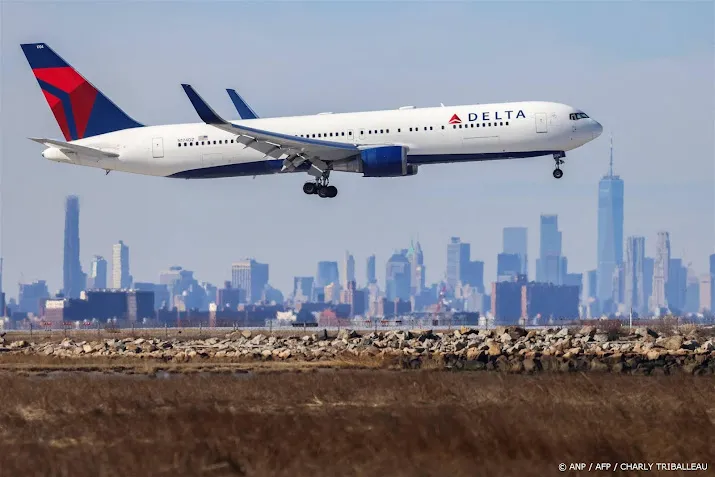 noodglijbaan valt van boeing vlak na vertrek uit new york