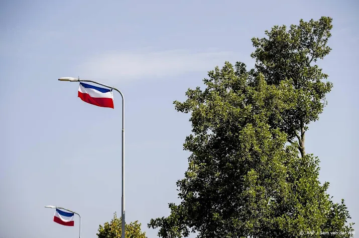 noord brabant haalt protestvlaggen langs provinciale wegen weg