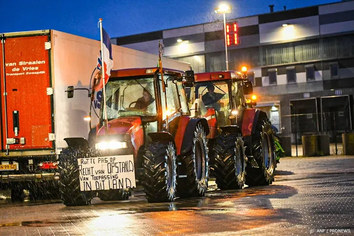 noord hollandse boeren voeren actie in zaandam