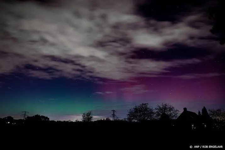 noorderlicht te zien boven delen van nederland