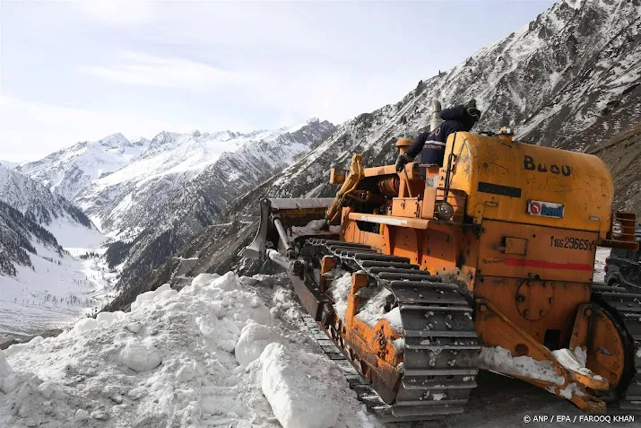 noors pensioenfonds uit caterpillar om gebruik machines israel