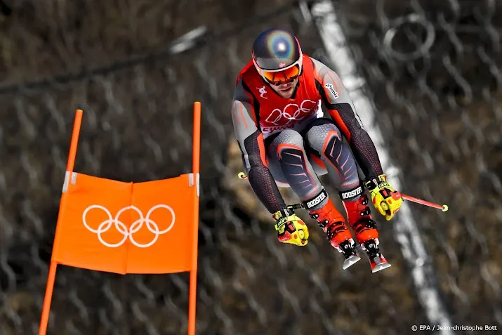noorse skier kilde daalt in harde wind als snelste the rock af