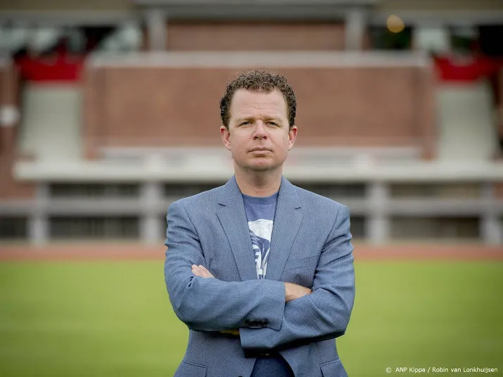 nos commentator jeroen elshoff positief getest op corona