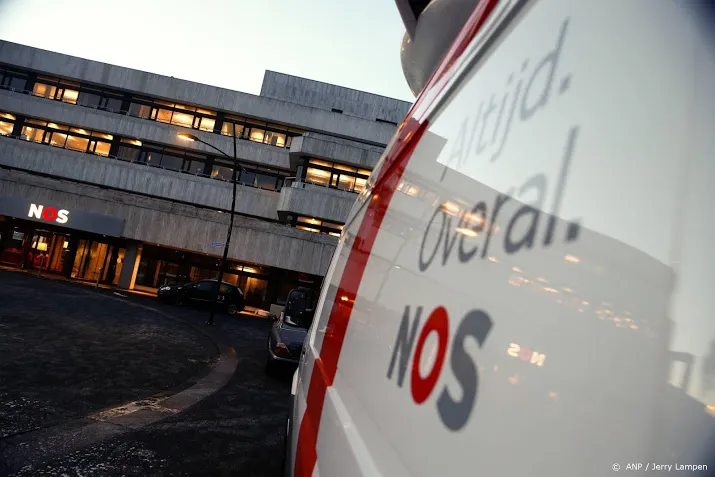 nos haalt logos van satellietwagens na aanhoudende bedreigingen