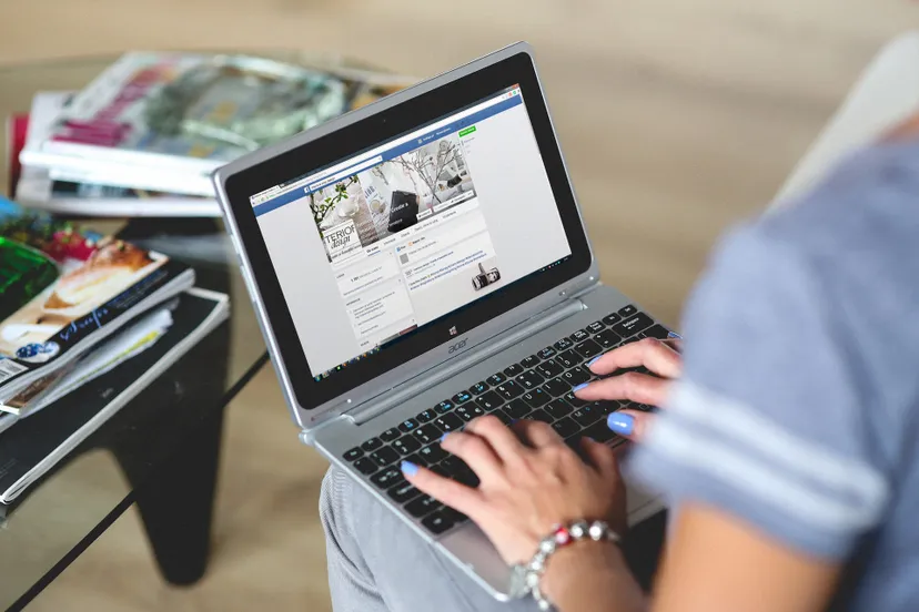 notebook internetten laptop pc vrouw hq pixabay