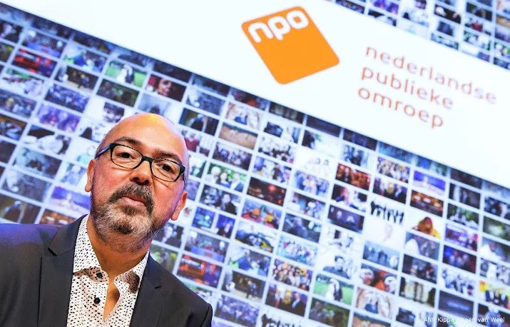 npo directeur frans klein legt functie tijdelijk neer