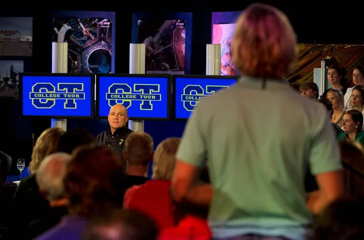 npo gaat door met college tour