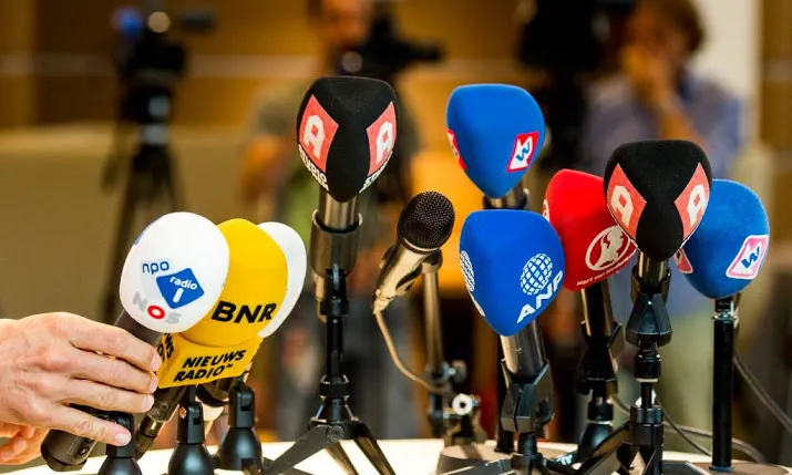 npo moet bezuinigingen stopzetten