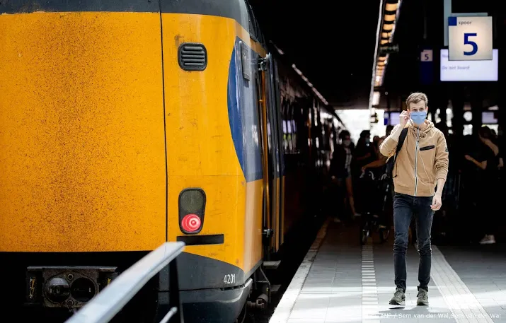 ns aantal treinreizigers dit jaar meer dan gehalveerd
