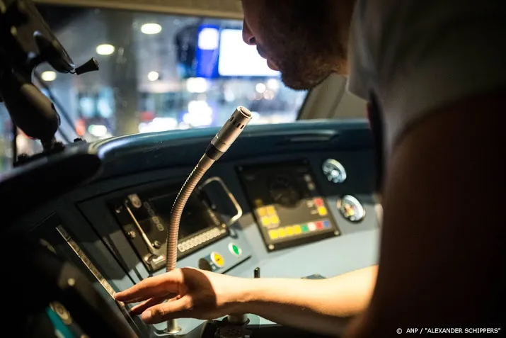ns biedt excuses aan voor fout liedje in nachttrein