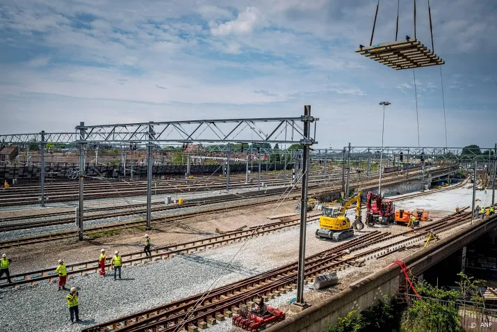 ns bouw boven stations wegens ruimtegebrek