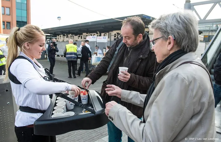 ns deelt uit aan druktevermijder