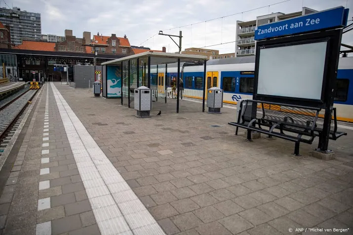 ns en politie beperken toegang op amsterdam cs richting zandvoort