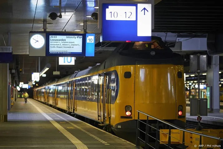 ns laat mensen via clubhouse meeluisteren met treingesprekken