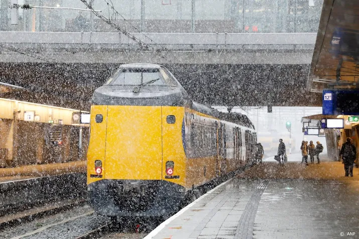 ns legt treinverkeer in noord holland en flevoland stil om storm