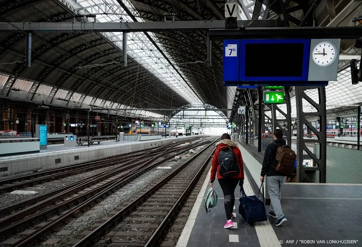 ns rijdt donderdag en vrijdag al met minder treinen
