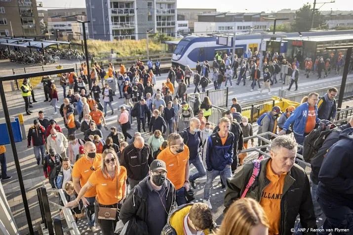 ns ruim 27 000 racefans vrijdag naar zandvoort vervoerd
