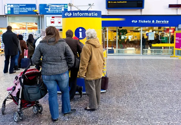 ns schrapt ticketbalies bij stations nog maar 15 over