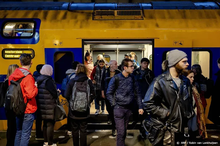 ns soepele ochtendspits op eerste dag aangepaste dienstregeling