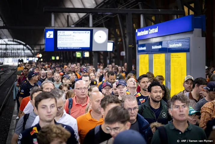 ns vervoert na afloop eerste f1 dag tienduizenden mensen