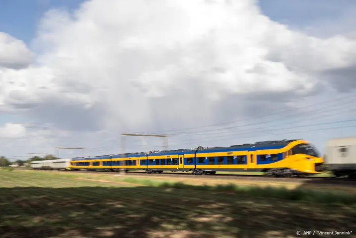 ns voegt nachtnet en extra treinen toe aan dienstregeling
