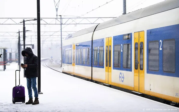 ns wegsleepdiensten paraat en strooizout bijgevuld
