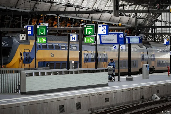 ns zet inlevermachines voor statiegeldflesjes op grote stations