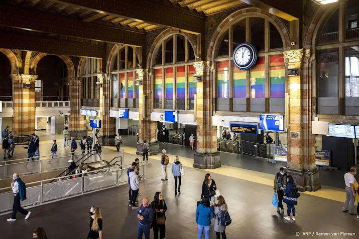 ns zet langere treinen in voor canal parade amsterdam