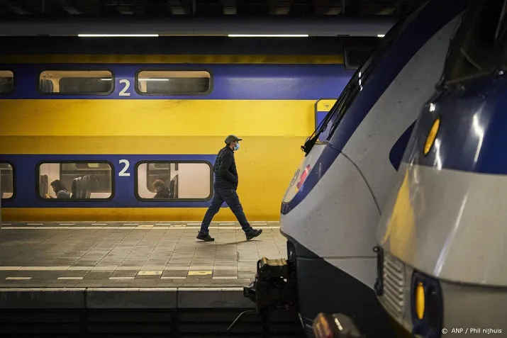 ns zet treinen 2 minuten stil tijdens nationale dodenherdenking