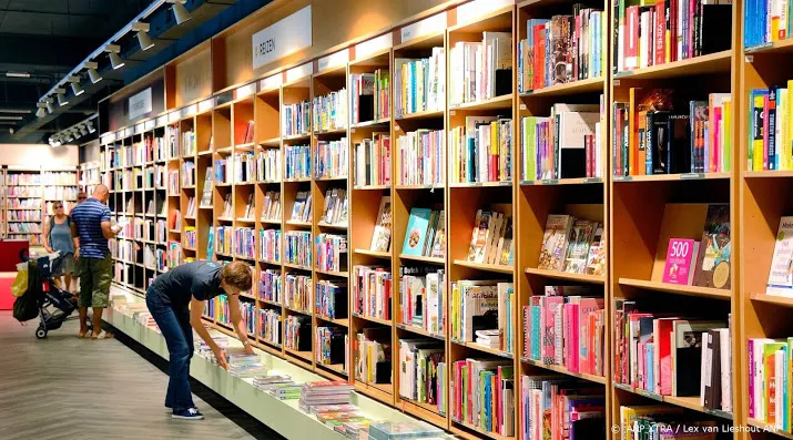 nummer 1 hermus kukelt uit bestseller top 10