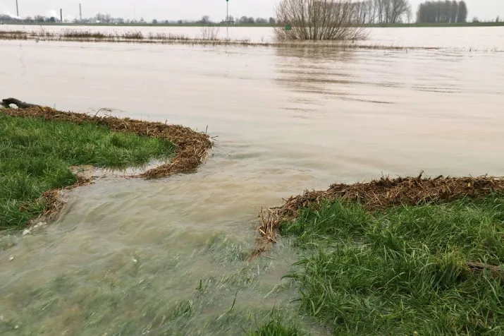 oefening met bedreigend hoogwater rivieren