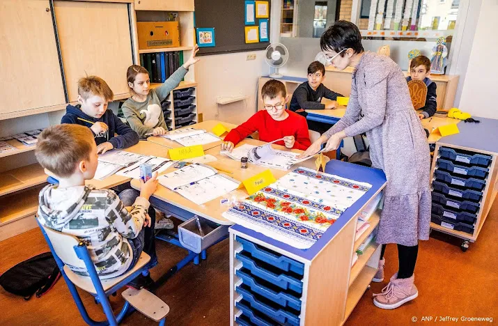 oekraiense kinderen op oude loo gaan naar wereldschool ugchelen