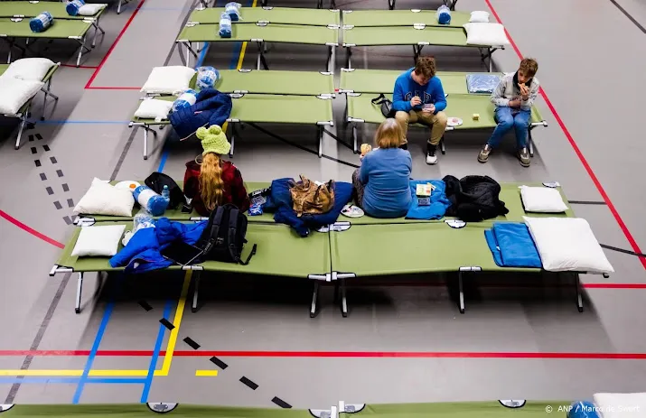 oekrainers arriveren bij opvanglocaties door heel het land