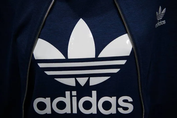 oekrainers boos op adidas om sovjet lijn