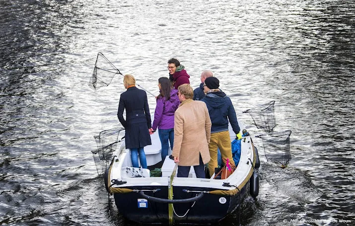 oevers vol plastic organisaties willen betere aanpak bij de bron