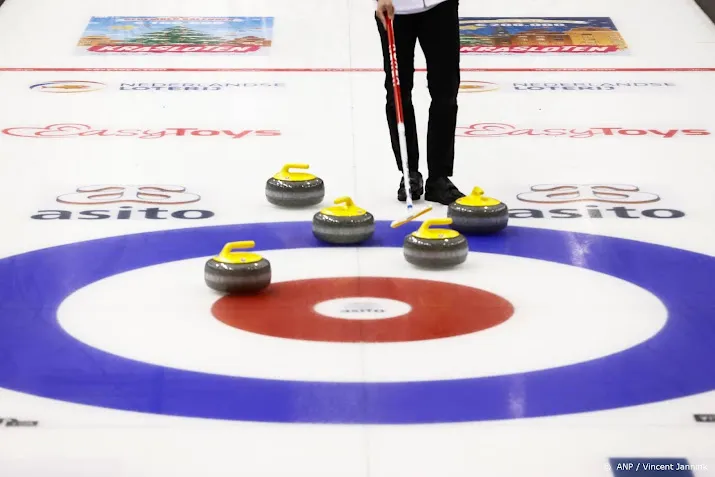 okt curling in leeuwarden stilgelegd wegens problemen ijsmachine