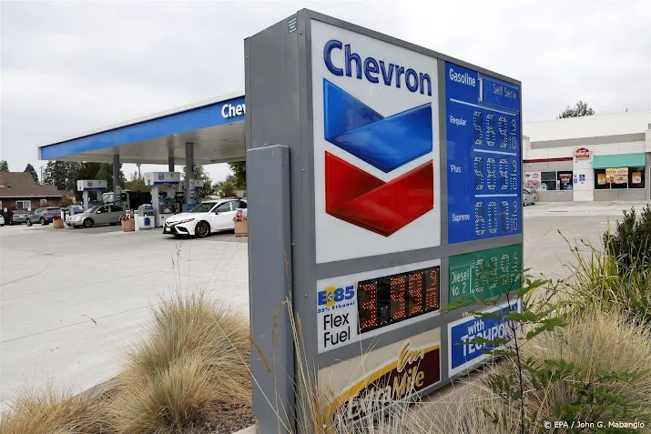 oliebedrijven exxon en chevron stijgers op verdeeld wall street