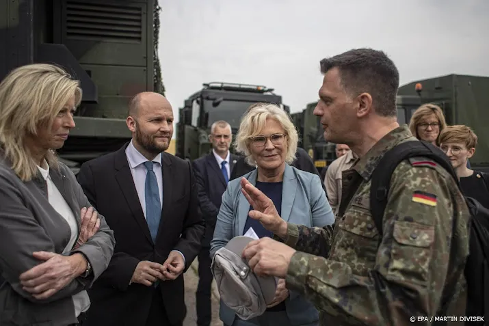 ollongren bezoekt patriot eenheden in slowakije