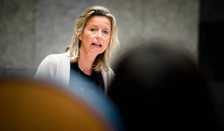 ollongren blijft op gemeenten rekenen