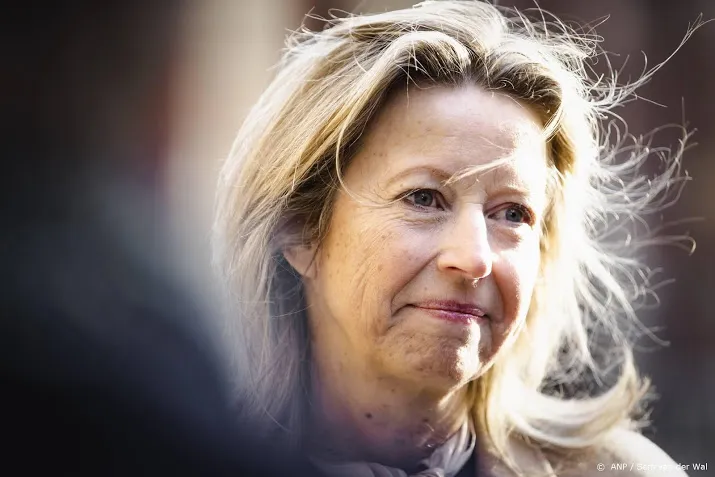 ollongren niet bij veiligheidsberaad wegens ziekte