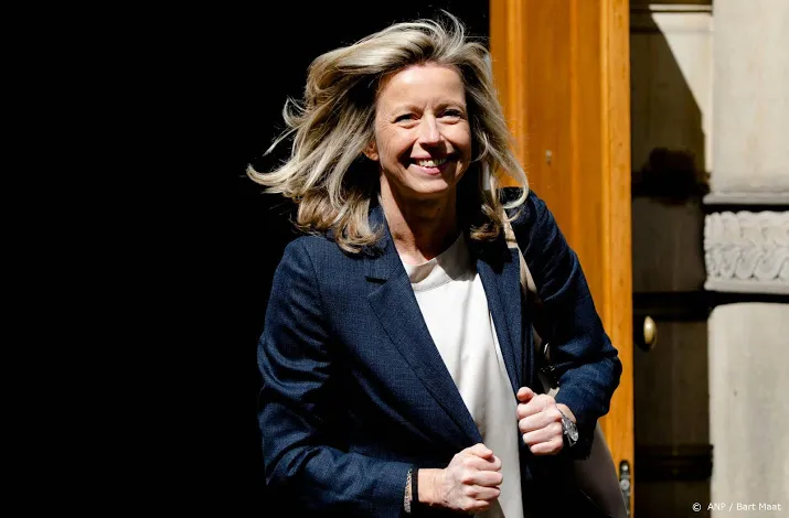 ollongren sluit woondeal met regio amsterdam